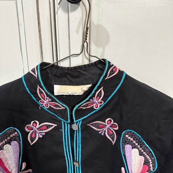 Vintage International Apparel Mart button up black blouse embroidered butterfly - Picture 3 of 7